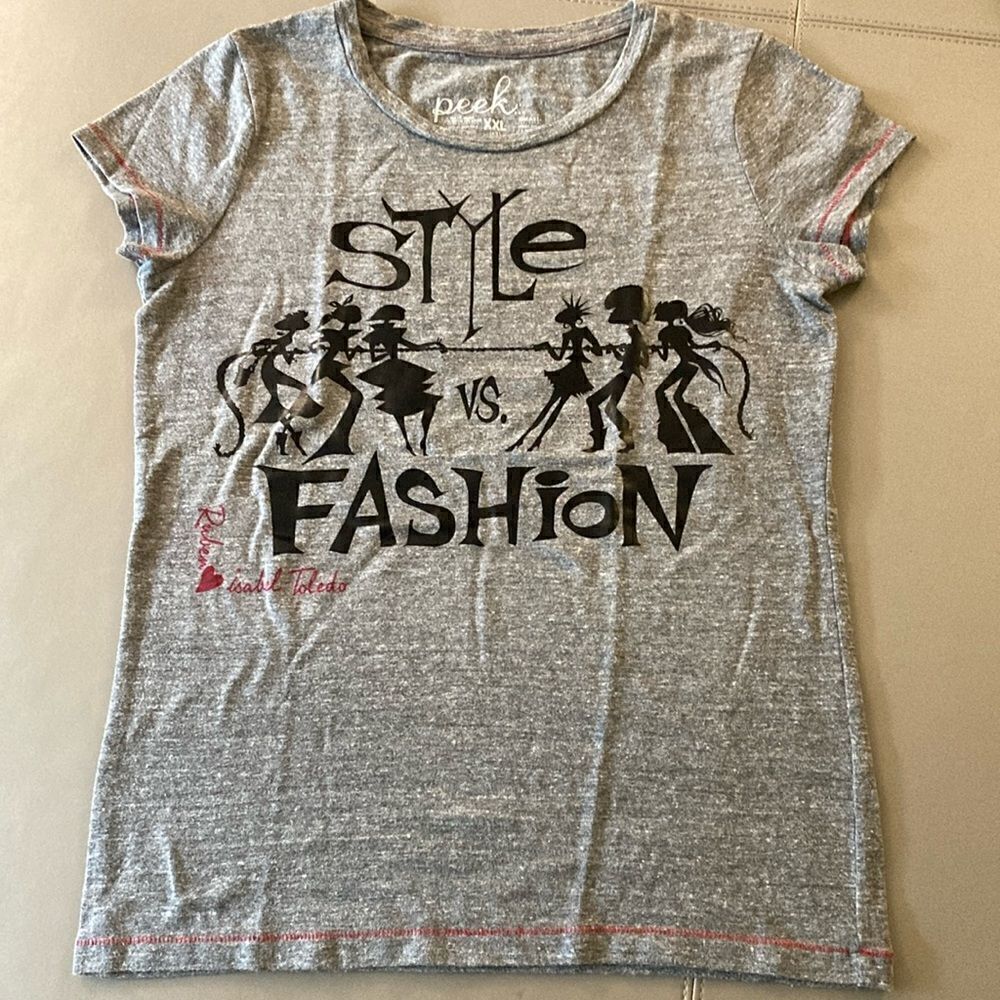 Peek Style vs Fashion Short Sleeve T Shirt in Gray Heather with Red Stitching.